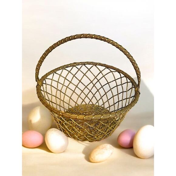 Vintage Brass Wire Basket-Hand Woven Metal-Mid Century Farmhouse Decor MCM - Picture 1 of 7